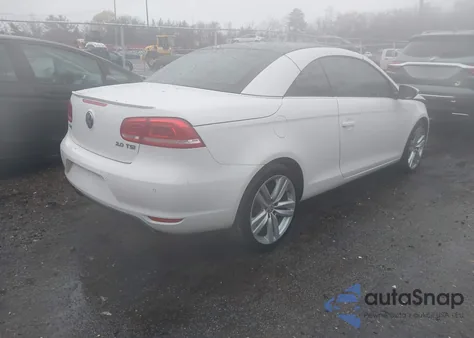 2012 Volkswagen Eos Executive z USA, uszkodzony, nr VIN WVWFW7AH0CV009066